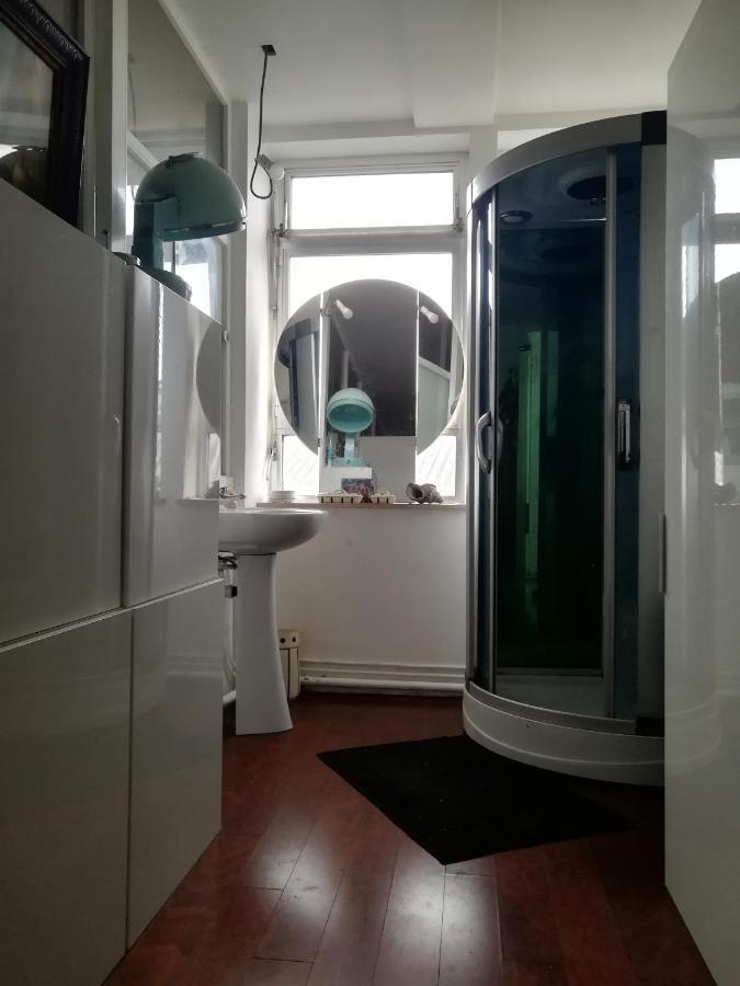 Ghostel 1St - Aventure Alternative - Guest House - Arts-Factory-Experience - For Artists, Makers And Open Minds - Attention, We Are Not A Hotel And Are Not Adapted For Everybody - Read Host Warnings Before Reservation - Www,Providence,Be Asbl 沙勒罗瓦 外观 照片