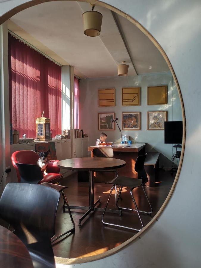 Ghostel 1St - Aventure Alternative - Guest House - Arts-Factory-Experience - For Artists, Makers And Open Minds - Attention, We Are Not A Hotel And Are Not Adapted For Everybody - Read Host Warnings Before Reservation - Www,Providence,Be Asbl 沙勒罗瓦 外观 照片