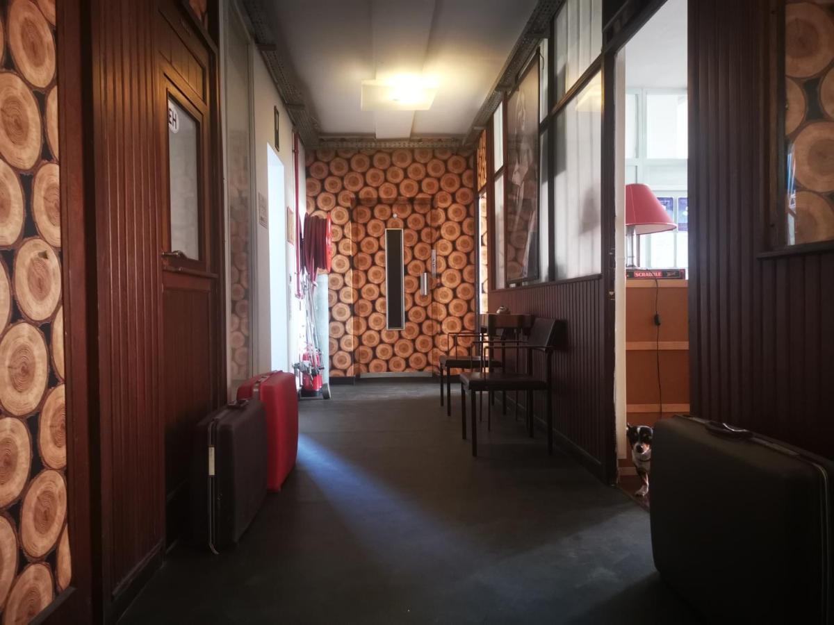 Ghostel 1St - Aventure Alternative - Guest House - Arts-Factory-Experience - For Artists, Makers And Open Minds - Attention, We Are Not A Hotel And Are Not Adapted For Everybody - Read Host Warnings Before Reservation - Www,Providence,Be Asbl 沙勒罗瓦 外观 照片