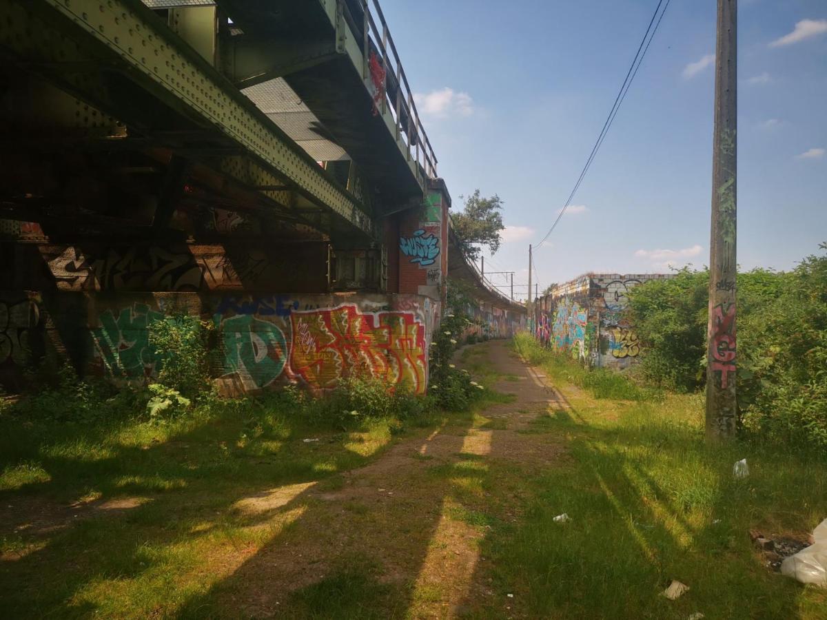 Ghostel 1St - Aventure Alternative - Guest House - Arts-Factory-Experience - For Artists, Makers And Open Minds - Attention, We Are Not A Hotel And Are Not Adapted For Everybody - Read Host Warnings Before Reservation - Www,Providence,Be Asbl 沙勒罗瓦 外观 照片